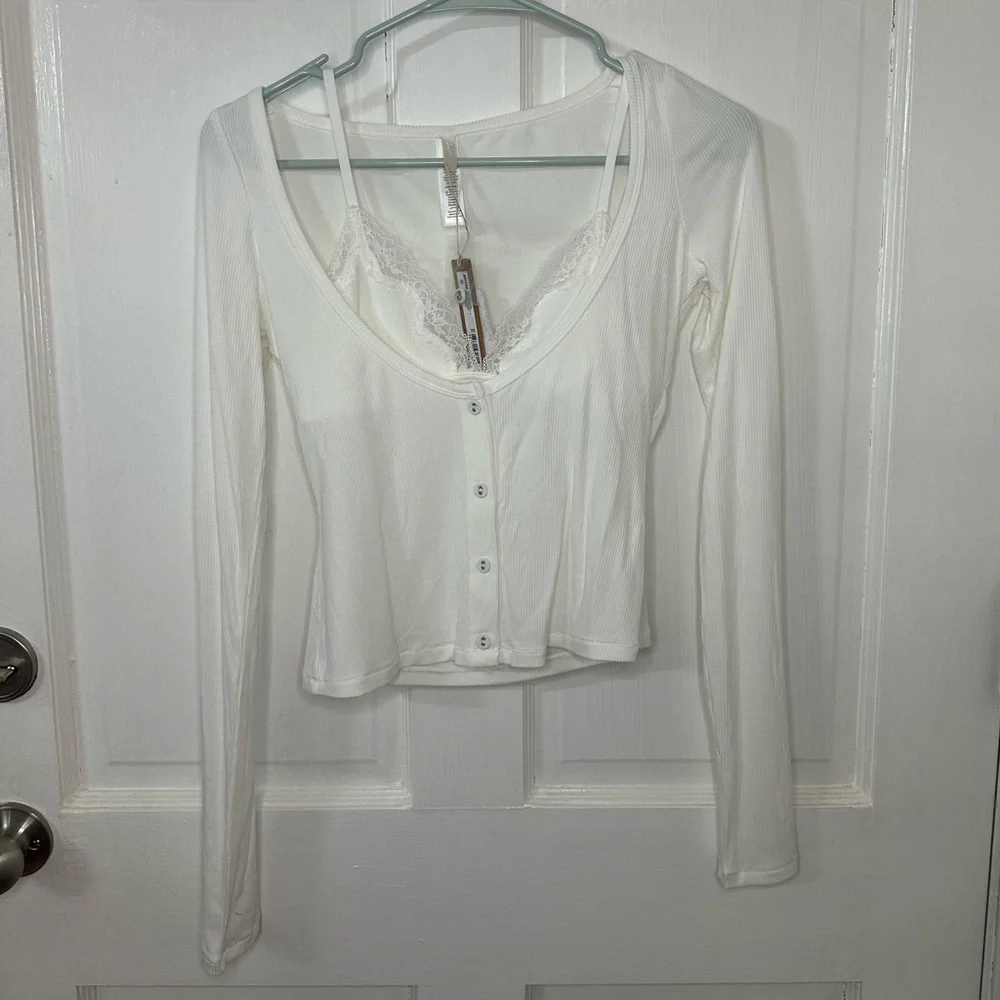 NWOT SKIMS Soft Lounge Lace Long Sleeve Button Up in Marble - Picture 2 of 9